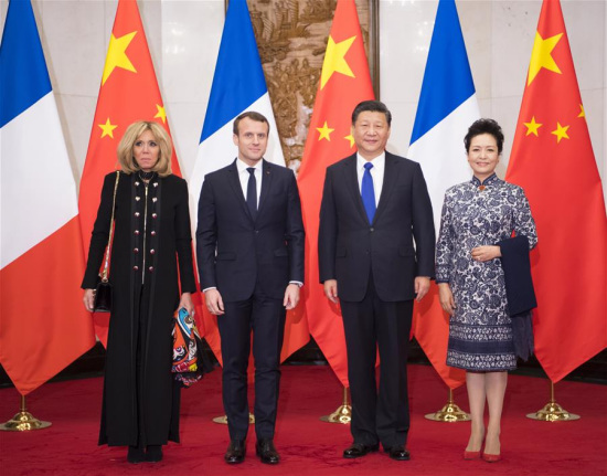 Chinese President Xi Jinping (2nd R) and his wife Peng Liyuan (1st R) pose for a group photo with visiting French President Emmanuel Macron (2nd L) and his wife Brigitte Macron at the Diaoyutai State Guesthouse in Beijing, capital of China, Jan. 8, 2018. Xi met with Macron in Beijing on Monday. (Xinhua/Li Xueren)