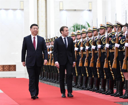 Chinese President Xi Jinping (L) holds a welcome ceremony for visiting French President Emmanuel Macron before their talks in Beijing, capital of China, Jan. 9, 2018. (Xinhua/Zhang Duo)