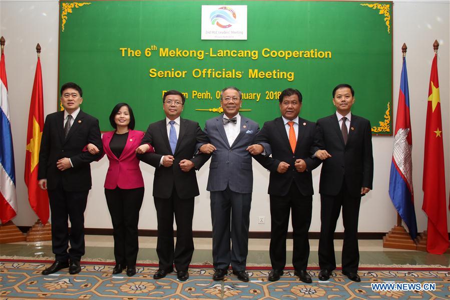 Lancang-Mekong Cooperation (LMC) senior officials pose for photos during the 6th LMC Senior Officials' Meeting in Phnom Penh, Cambodia, on Jan. 9, 2018. (Xinhua/Sovannara)