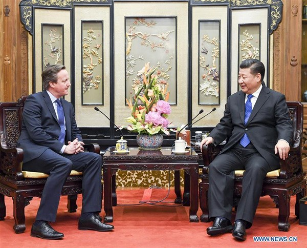 Chinese President Xi Jinping (R) meets with former British Prime Minister David Cameron in Beijing, capital of China, Jan. 11, 2018. (Xinhua/Li Xueren)