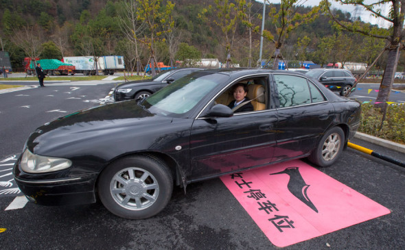 A female driver parks her car in a woman-only parking spot. Photo by NI YANQIANG/FOR CHINA DAILY