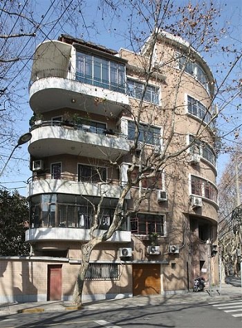 Amyron Apartments at the junction of Gaoan and Kangping roads. (Wang Rongjiang/SHINE)