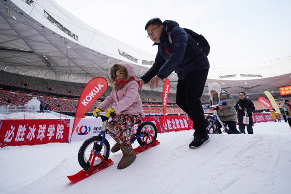 The National Stadium in Beijing, aka the Bird's Nest, hosts an ice and snow festival, setting a good example of how to maximize venue use all year round. (Photo/Xinhua)