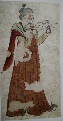 Mural of a Maidservant with a Dish (Photo/Courtesy of Wang Jianqi)