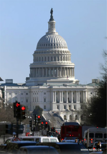 The U.S. Capitol is seen through traffic during rush hour in Washington Jan. 19, 2018. The U.S. government was shutting down as the Senate failed to pass a stopgap spending bill on Friday. (Xinhua/Yin Bogu)