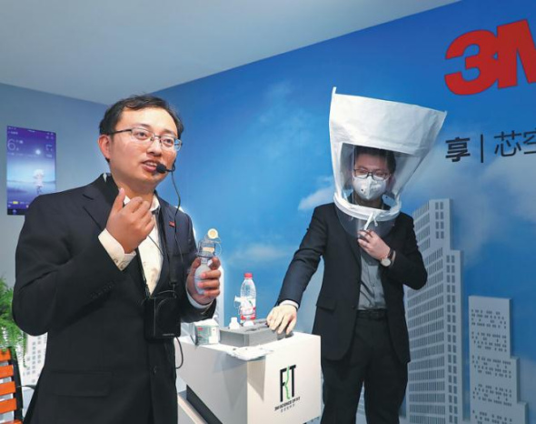 3M technical experts demonstrate how to use the company's new respirator models in Beijing. (Photo provided to China Daily)