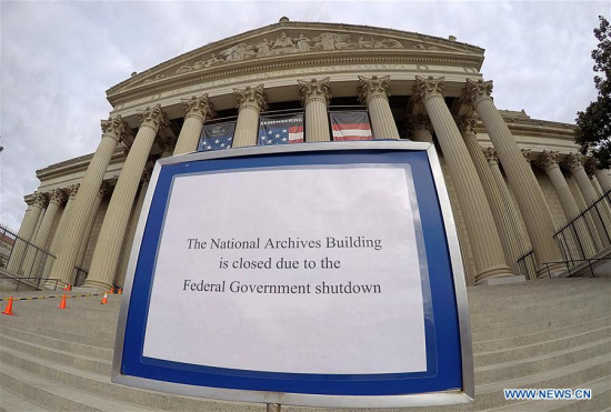A sign indicating that the National Archives Building is closed due to the federal government shutdown is seen in Washington D.C., the United States, on Jan. 22, 2018. (Xinhua/Yin Bogu)