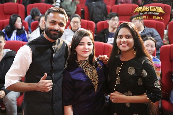 Director Advait Chandan (left) alongside actress Zaira Wasim (center) and the theme song singer Meghna Mishra promote the upcoming film Secret Superstar in Beijing last week. (Photo provided to chinadaily.com.cn)