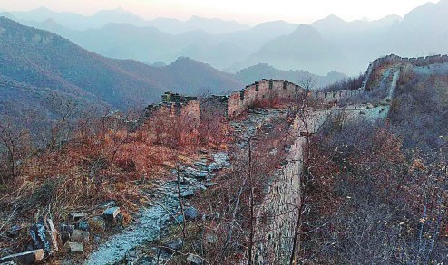 A 10-kilometer section of the Great Wall spans Chengziyu and six other villages in Qinhuangdao, Hebei province. (Photo/ by ZHANG HESHAN/CHINA DAILY)