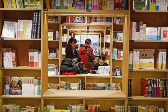 People read in a specially-designed Xinhua Bookstore at a shopping mall in Shanghai in December. (Photo provided to China Daily)