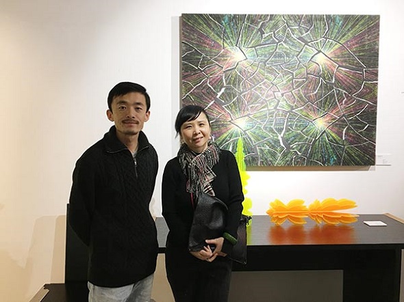 Artist Wang Chengpu (L) and curator Susan W. Radovic. (Photo provided to chinadaily.com.cn)