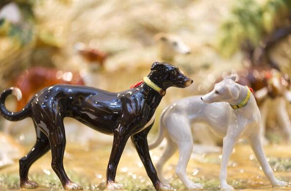 A porcelain work by Taiwan-based sculptor Chou Hanyu features 10 dogs from Italian missionary Giuseppe Castiglione's series, The Ten Prized Dogs. (Photo provided to China Daily)