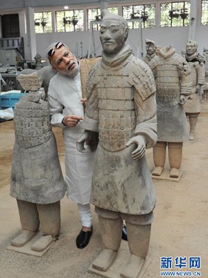 Indian PM Narendra Modi visits the Terracotta Army in Xi'an, Northwest China during his visit to China on May 14, 2015. The Terracotta Warriors Museum is located near the burial vault of the Qinshihuang, the legendary emperor who unified China around 200 BC. (Photo/Xinhua) Indian PM Narendra Modi visits the Terracotta Army in Xi'an, Northwest China during his visit to China on May 14, 2015. The Terracotta Warriors Museum is located near the burial vault of the Qinshihuang, the legendary emperor who unified China around 200 BC. (Photo/Xinhua)
