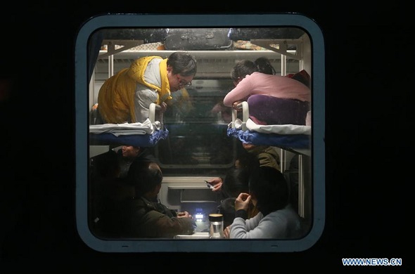 Passengers wait for departure on the train from Shanghai to Chongqing at Shanghai South Railway Station, Feb 1, 2018. (Photo/Xinhua)