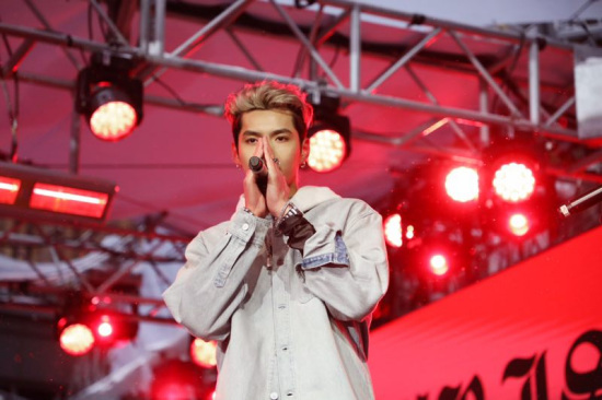 Chinese singer-actor Kris Wu performs at the Super Bowl Live Concert held at the VerizonUp Stage on the corner of Nicollet Mall and 8th Street in downtown Minneapolis, Minnesota, Feb 3, 2018. [Photo provided to chinadaily.com.cn]