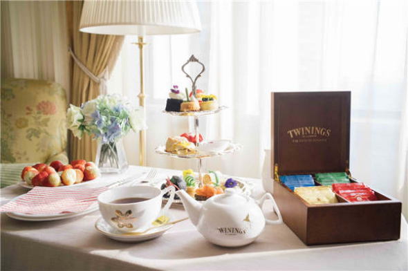 A serving of Twinings tea alongside a gift box displaying different teas. (Photo provided to chinadaily.com.cn)