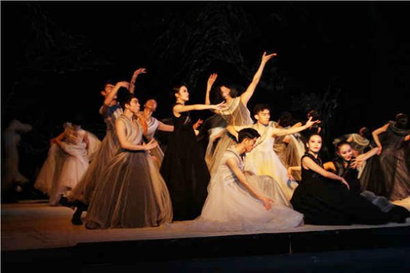 The dance drama Fen Mo is touring Europe as part of the Happy Chinese New Year program organized by the Ministry of Culture. (Photo provided to China Daily)