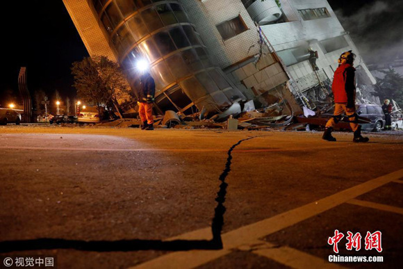 The photo taken on February 6, 2017 shows street after earthquake in Hualien.(Photo/VCG)