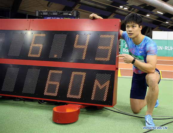 Su Bingtian of China poses with the timer screen after the Men's 60m final of the 2018 IAAF World Indoor Tour in Dusseldorf, Germany, on Feb. 6, 2018. Su Bingtian won the gold with 6.43 seconds. (Xinhua/Luo Huanhuan)