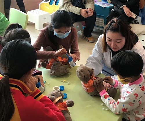 Children at the Childrens Hospital play with Teddy Bear in the presence of volunteers and healthcare workers. (Li Qian/SHINE)