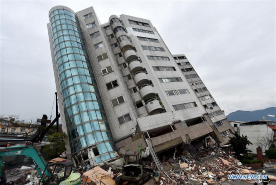 A collapsed building is seen in quake-hit Hualien County, southeast China's Taiwan, Feb. 7, 2018. An earthquake of magnitude 6.5 hit Taiwan late Tuesday, killing seven and injuring 254. (Xinhua/Yue Yuewei)