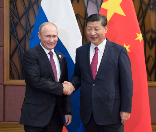 President Xi Jinping(R) meets with Russian President Vladimir Putin in Da Nang, Vietnam, Nov. 10, 2017. (Photo/Xinhua)