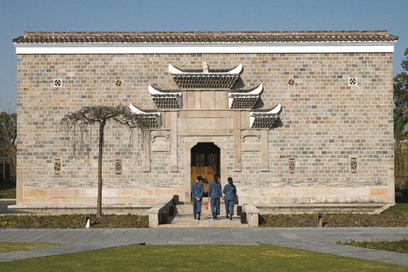 Amanyangyun Shanghai features old houses and trees transplanted from Jiangxi province. The hotel has the most expensive rooms in China, ranging from $950 to $12,700 per night. (PHOTOS BY GAO ERQIANG / CHINA DAILY)