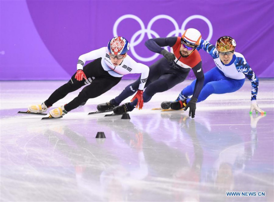 South Korea's Lim Hyojun (L) competes during the men's 1500m final of short track speed skating event at the 2018 Pyeongchang Winter Olympic Games at Gangneung Ice Arena, South Korea, Feb. 10, 2018.(Xinhua/Ju Huanzong)