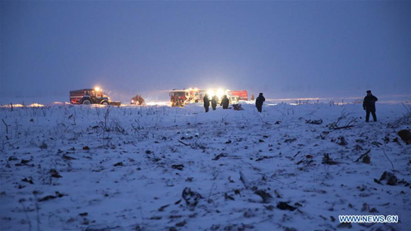 Russian Emergencies Ministry employees work near the site of an air crash outside Moscow, Russia, on Feb. 11, 2018. (Xinhua/Sputnik)