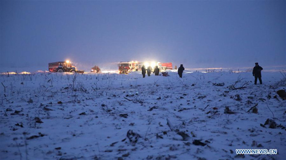 Russian Emergencies Ministry employees work near the site of an air crash outside Moscow, Russia, on Feb. 11, 2018. (Xinhua/Sputnik)