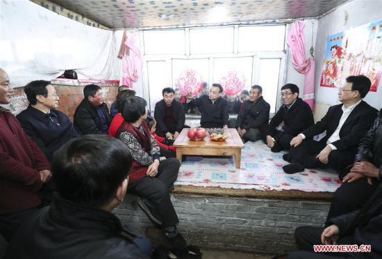 Chinese Premier Li Keqiang talks with villagers as he visits impoverished families in Yinghua Village of Zhenlai County in the city of Baicheng, northeast China's Jilin Province, Feb. 12, 2018. Li made an inspection tour in Zhenlai County in the city of Baicheng from Monday to Tuesday. (Xinhua/Pang Xinglei)