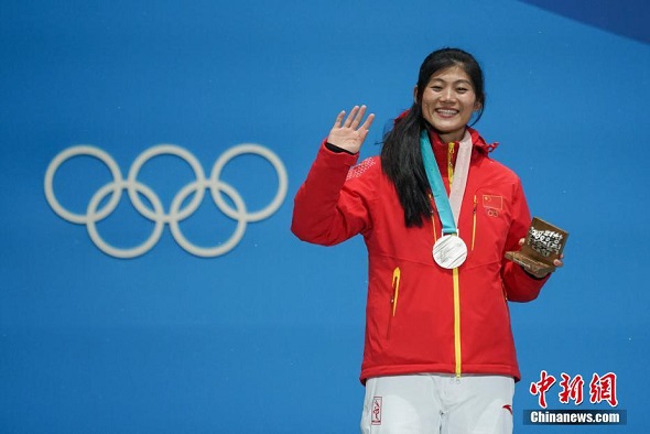 Snowboarder Liu Jiayu's historic silver medal in the ladies' halfpipe at the Winter Olympics on Tuesday represents a major boost in China's drive to grow its burgeoning winter sports sector. (Cui Nan/China News Service)