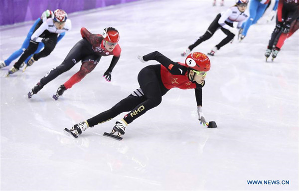 Fan Kexin (R) of team China competes during ladies' 3000m relay final of short track speed skating at the 2018 PyeongChang Winter Olympic Games at Gangneung Ice Arena, Gangneung, South Korea, Feb. 20, 2018. (Xinhua/Han Yan)