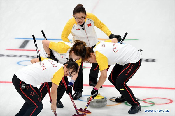 China's athletes compete during women's round robin event of curling against Canada at 2018 PyeongChang Winter Olympic Games at Gangneung Curling Centre, Gangneung, South Korea, Feb. 20, 2018. China won 7:5. (Xinhua/Ma Ping)
