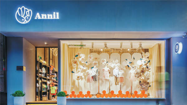 The storefront of Annil, a children's wear company based in the southern city of Shenzhen. Even though the brand ranks second in China's children's wear market, it accounts for only about 1 percent of market share, reflecting the sector's intense competition. (Photo provided to China Daily)