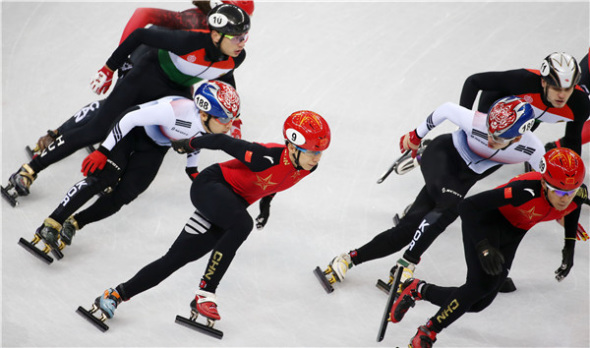Team China in action in the men's 5,000-meter relay final on Thursday. Wu Dajing, Han Tianyu, Xu Hongzhi and Chen Dequan won the silver medal. (FENG YONGBIN/CHINA DAILY)