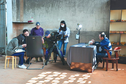 Crew members of If National Treasures Could Talk work on the production of the TV documentary.  (Photo provided to China Daily)