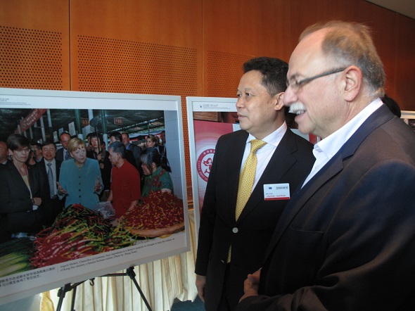 A photo exhibition marking the 10th anniversary of the devastating earthquake in Wenchuan, Sichuan province was held on Thursday in the European Parliament building in Brussels. (Photo by Fu Jing/chinadaily.com.cn)
