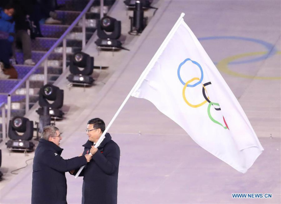 Chen Jining (R), mayor of Beijing, China, receive Olympic flag from President ofInternational Olympic Committee Thomas Bach during the closing ceremony for the 2018 PyeongChang Winter Olympic Games at PyeongChang Olympic Stadium, PyeongChang, South Korea, Feb. 25, 2018. (Xinhua/Bai Xuefei)