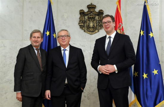 Serbian President Aleksandar Vucic (R) poses for a photo with European Commission President Jean-Claude Juncker (C) and EU Commissioner for European Neighborhood Policy and Enlargement Negotiations Johannes Hahn in Belgrade, Serbia on Feb. 26, 2018. (Xinhua/Predrag Milosavljevic)