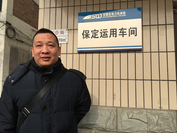 Li Bin prepares to start work at a train station in Baoding. (Photo by Zhang Yu/China Daily)