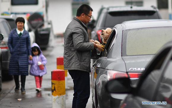 Tourists wait for ferries at a port in Haikou, capital of south China's Hainan Province, Feb. 23, 2018. (Xinhua/Guo Cheng)