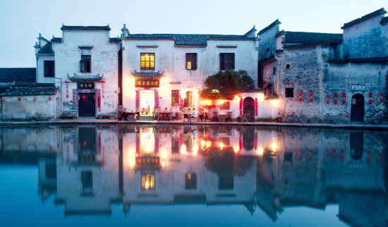 Tourists dine at a restaurant by the side of the Yuezhao, or Moon Pool, at Hongcun, an ancient village in Huangshan city, East China's Anhui province, July 2, 2013. (Photo/Xinhua)