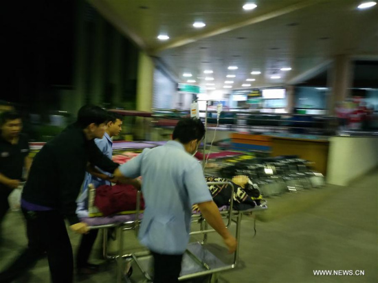 People transfer an injured person to a hospital after a bus accident in Chiang Mai, Thailand, on March 3, 2018. A van veered off and crashed into a convenience store in northern Thailand's Chiang Mai, injuring nine Chinese tourists, China's consulate general in Chiang Mai confirmed on Saturday. (Xinhua)