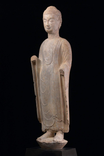 A Buddha statue is part of the  Power and Beauty in Chinas Last Dynasty exhibit on Chinas Qing Dynasty (1644-1911) at the Minneapolis Institute of Art. (Provided to China Daily)