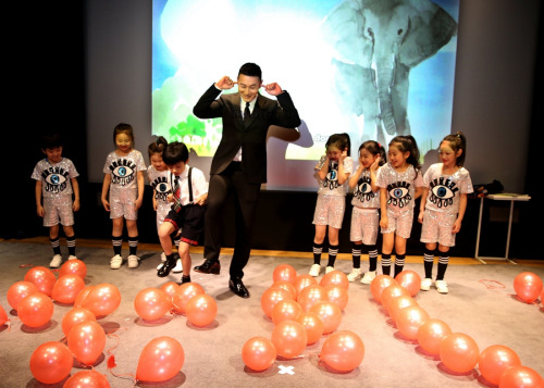 Actor Huang Xiaoming plays a game with children at the launch ceremony of an audio book, The Bravest Boy I Know, in Beijing on Tuesday. The book, released by the UNAIDS China office, aims to combat AIDS-related discrimination, especially against children. (Provided to China Daily)