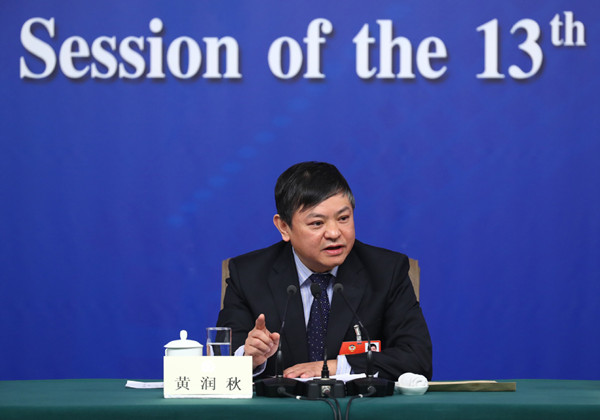 Huang Runqiu, vice-minister of environmental protection answers questions at a news conference on the sidelines of the annual session of the National People's Congress in Beijing, March 10, 2018. (Photo/Xinhua)