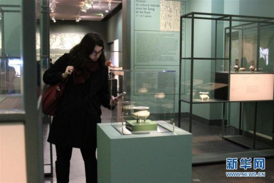 From fragrance burners to incense tables, the pieces allow visitors to explore the history of perfume in China and its most brilliant creations. (Photo/Xinhua)
