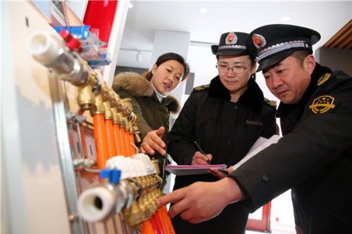 Inspectors check the quality of heating devices in Huaibei, Anhui Province, in December. (LI XIN/FOR CHINA DAILY)