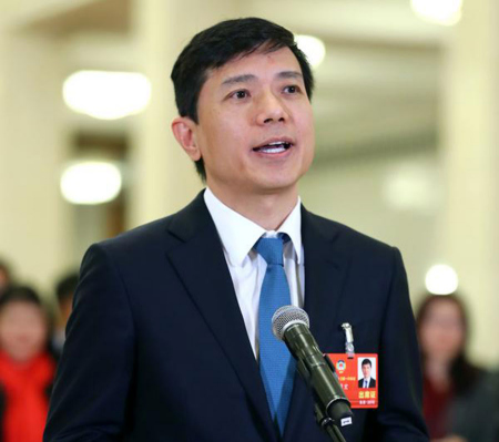 Baidu chairman and CEO Li Yanhong, a member of the 13th National Committee of the Chinese People's Political Consultative Conference (CPPCC), receives an interview ahead of the closing meeting of the first session of the 13th CPPCC National Committee at the Great Hall of the People in Beijing, March 15, 2018. (Photo/Xinhua)